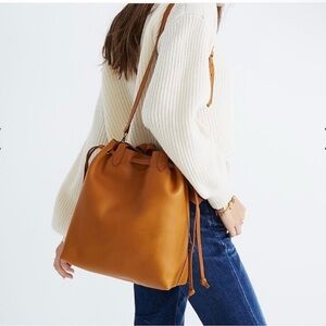 Madewell The Medium Drawstring Transport Tote in Cider